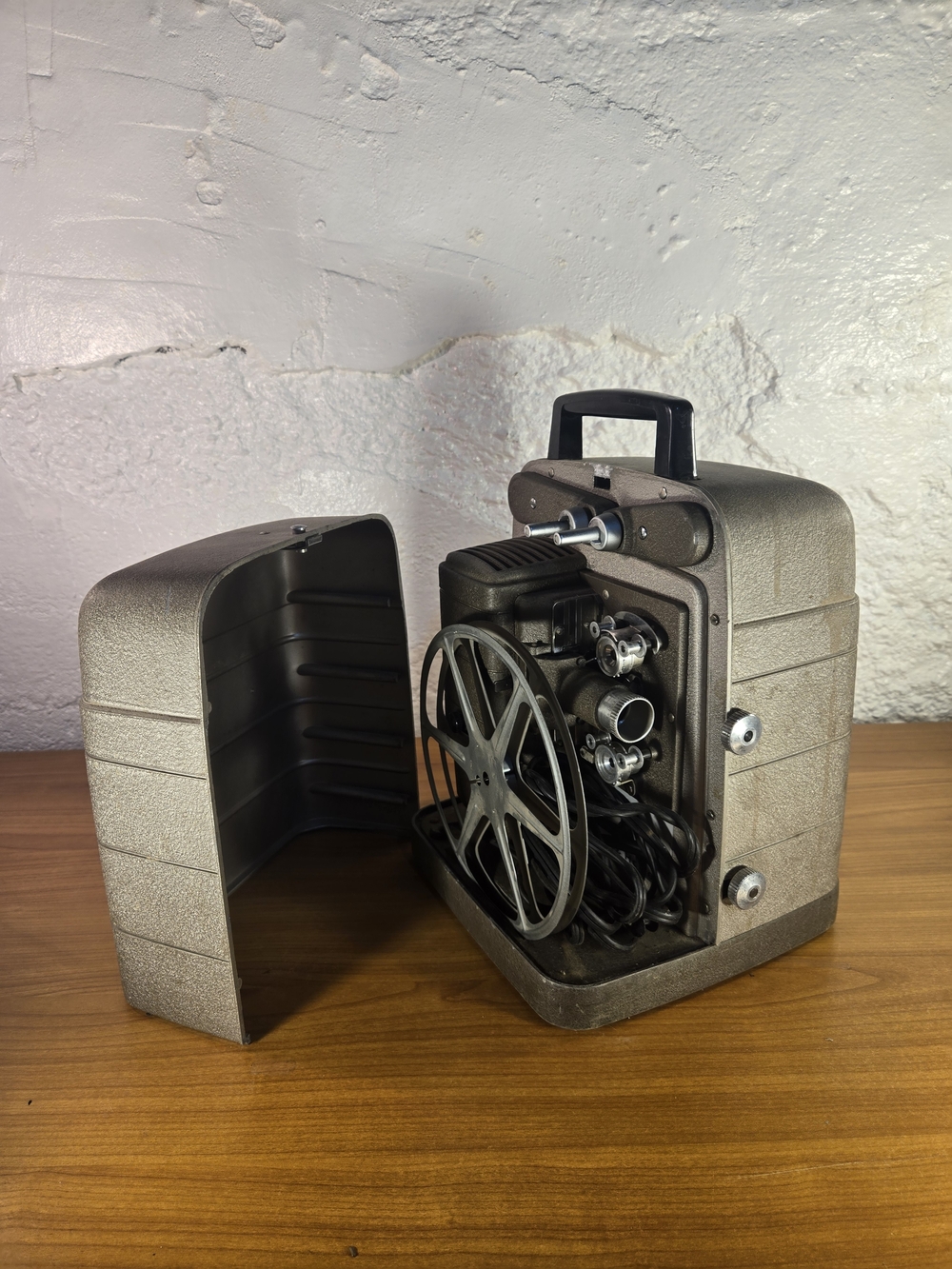 Vintage Bell & Howell 254RS 8mm Film Projector New Bulb Needed Motor Functions